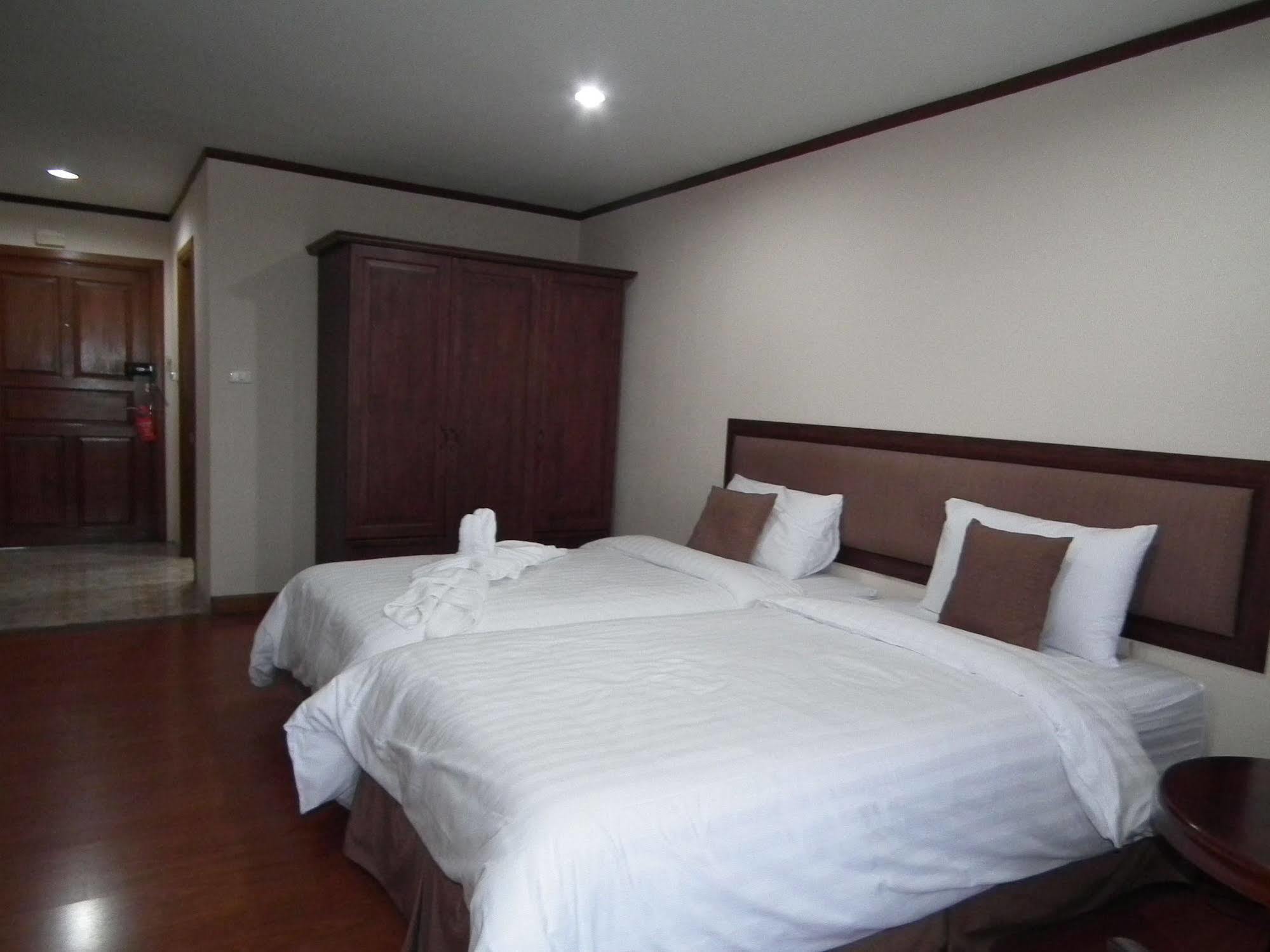 Abricole At Pattaya Hill Apartment Exterior photo