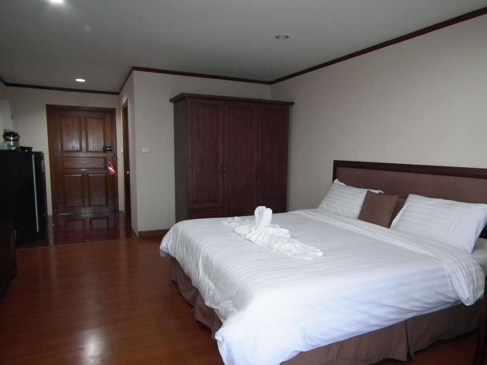 Abricole At Pattaya Hill Apartment Exterior photo