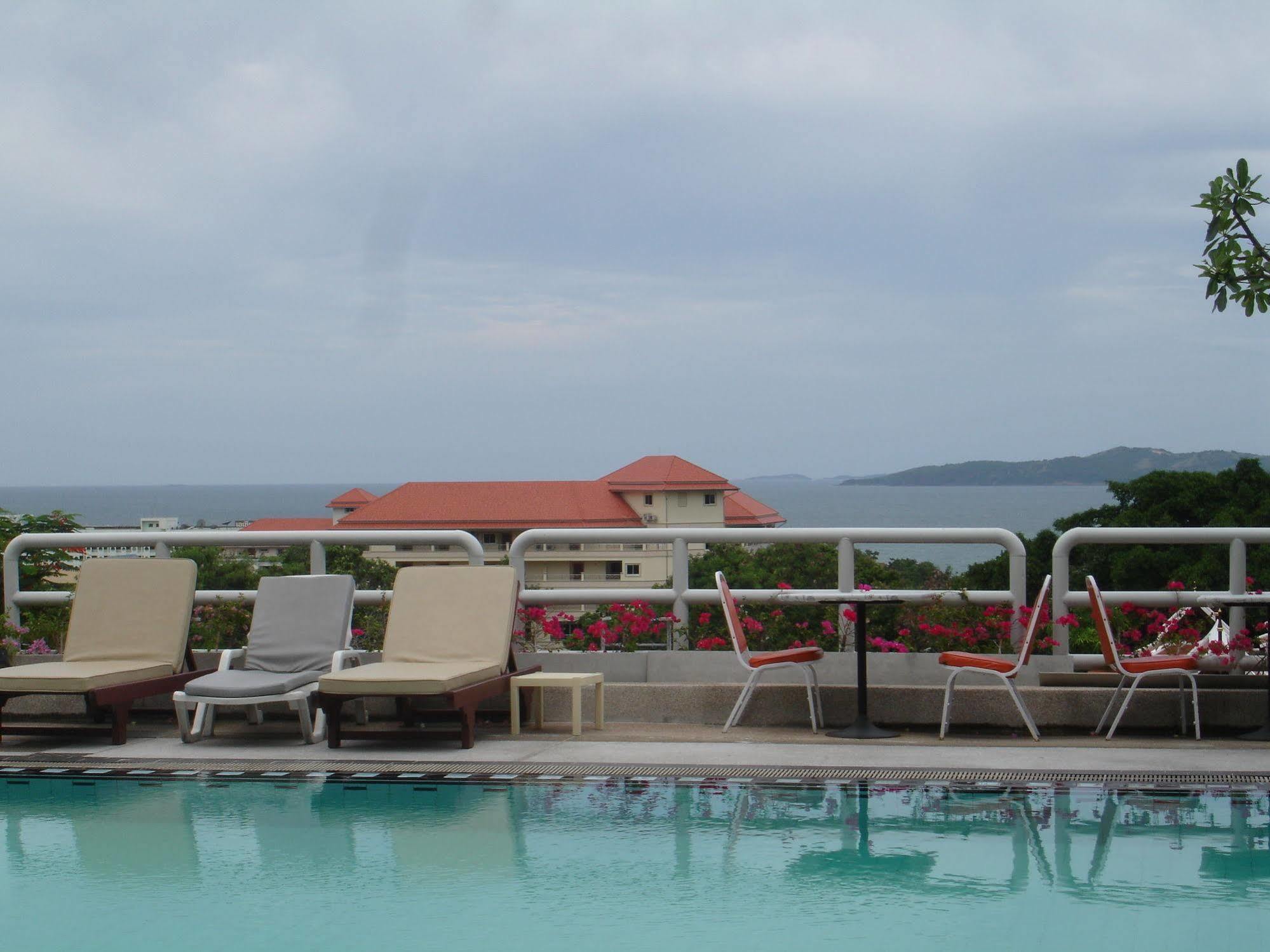 Abricole At Pattaya Hill Apartment Exterior photo